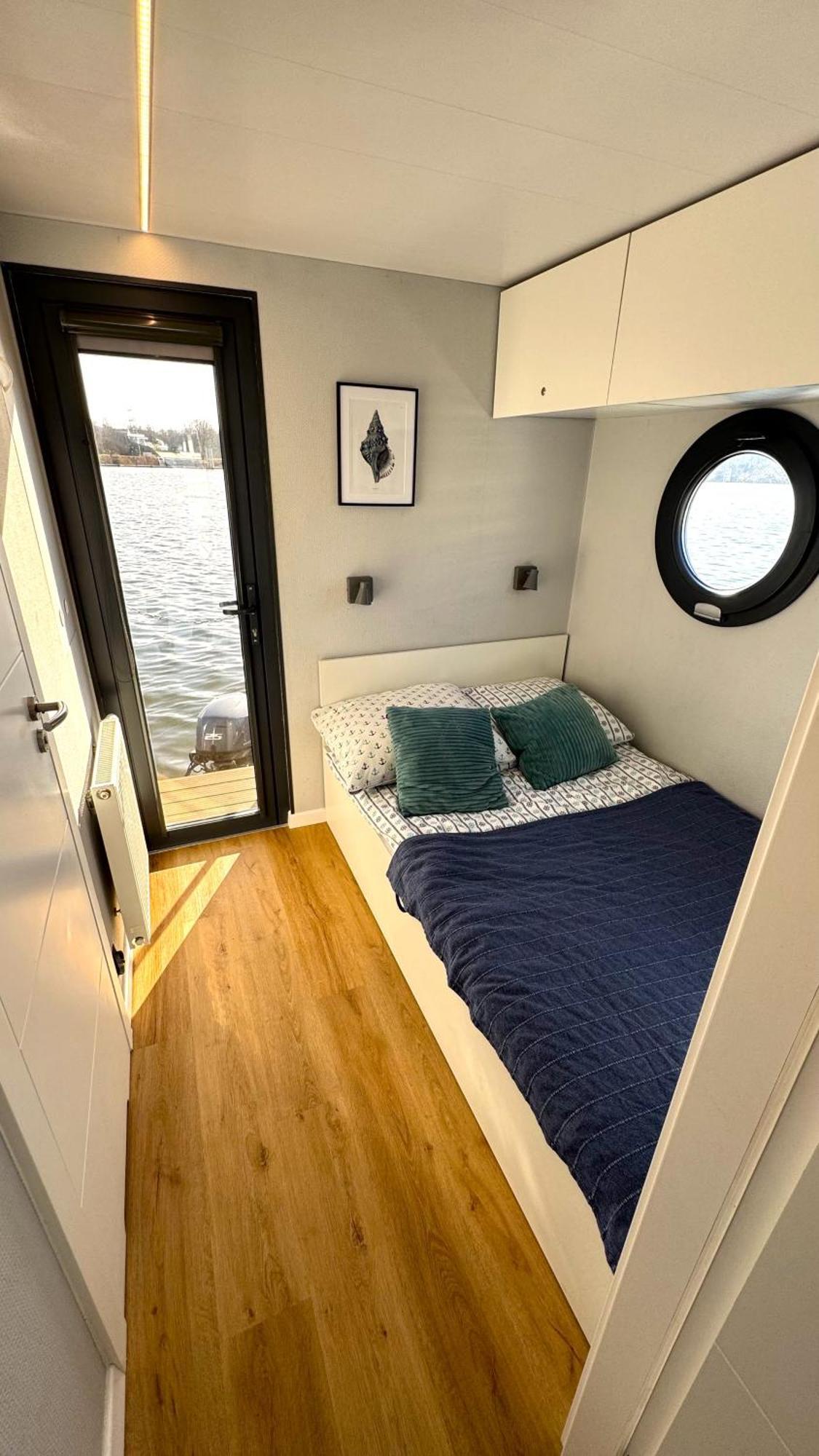 Houseboat Water Boy Apartament Plywajacy Dom Na Wodzie Lodz Apartment Wroclaw Exterior photo