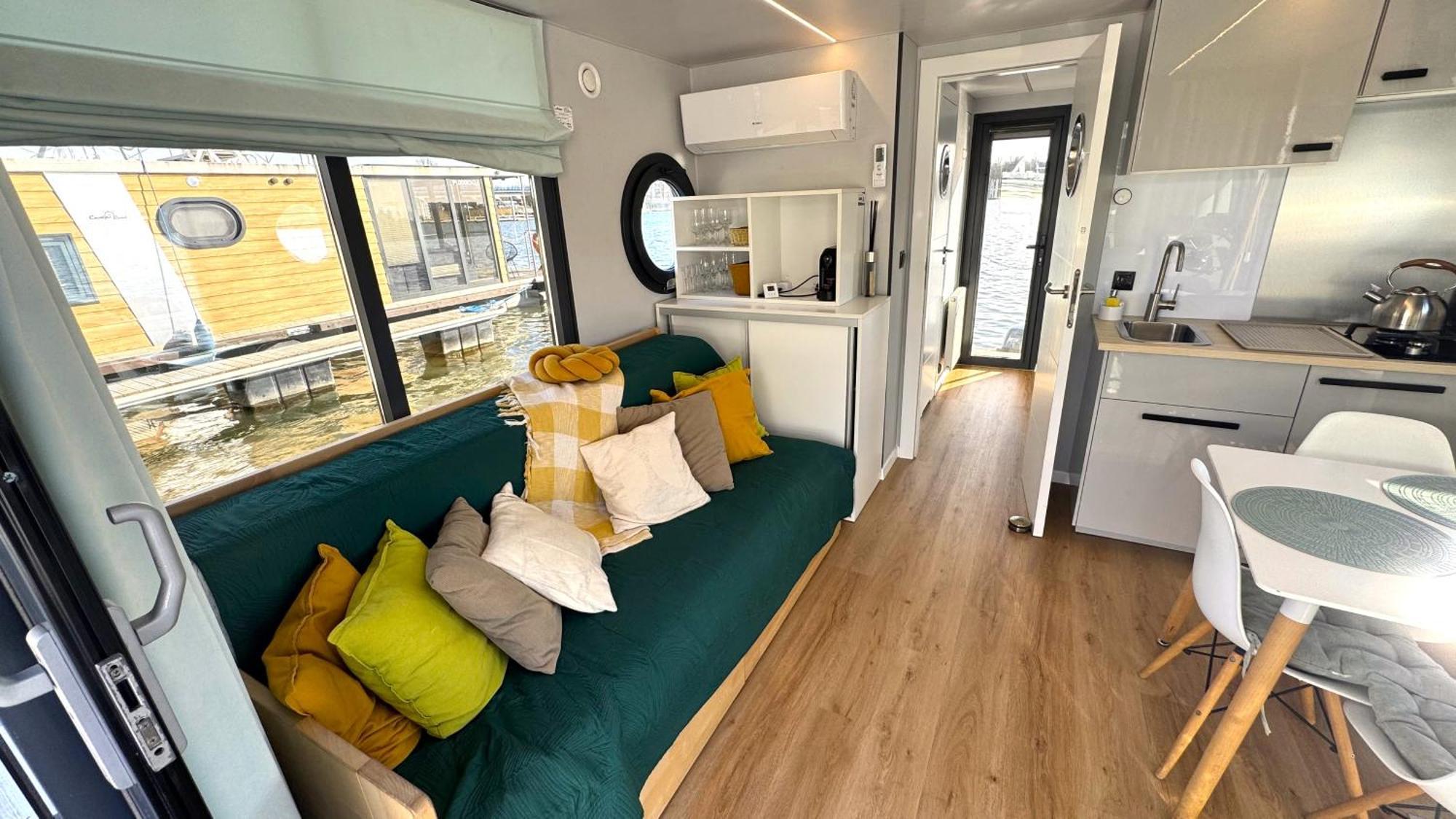 Houseboat Water Boy Apartament Plywajacy Dom Na Wodzie Lodz Apartment Wroclaw Exterior photo